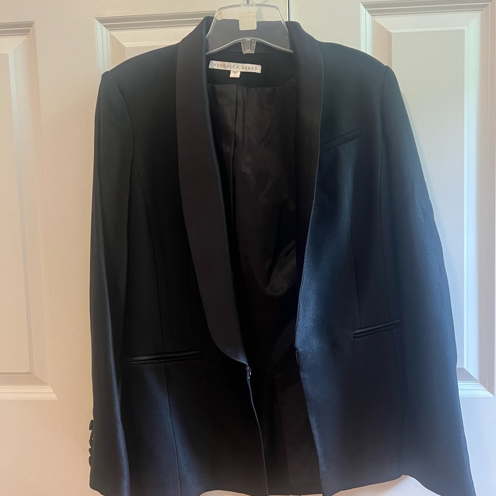 Black Veronica Beard blazer with pockets and silver button